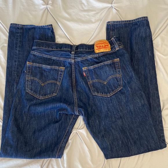 Dark Wash Levi’s 501 Mens Jeans - Picture 1 of 4